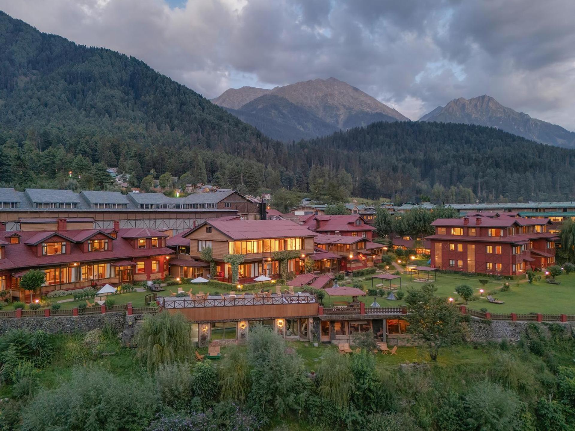 Pahalgam Hotel Exterior photo